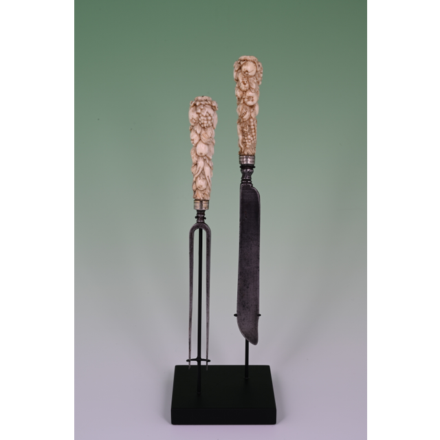 A ivory travel cutlery
