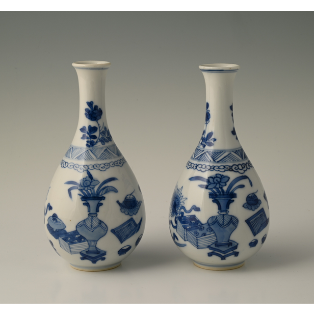 A pair of Chinese porcelain vases