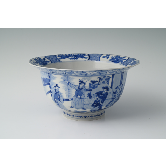 A Japanese porcelain “Klapmuts” bowl