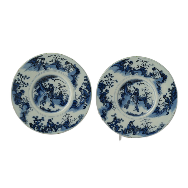 A pair of Delftware Chinoiserie plates