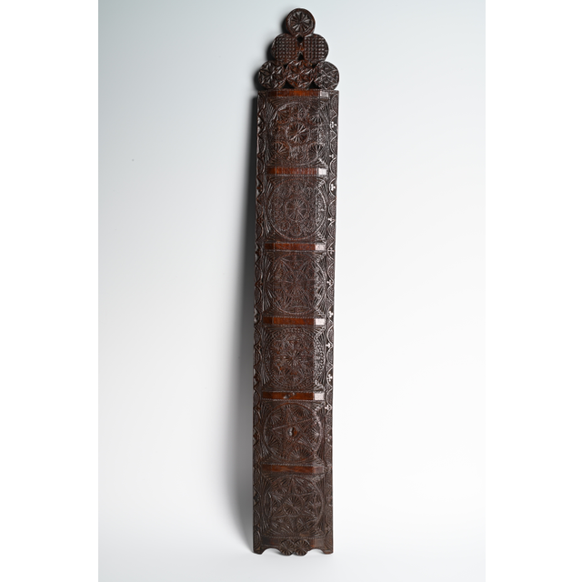 A  Dutch walnut mangle board