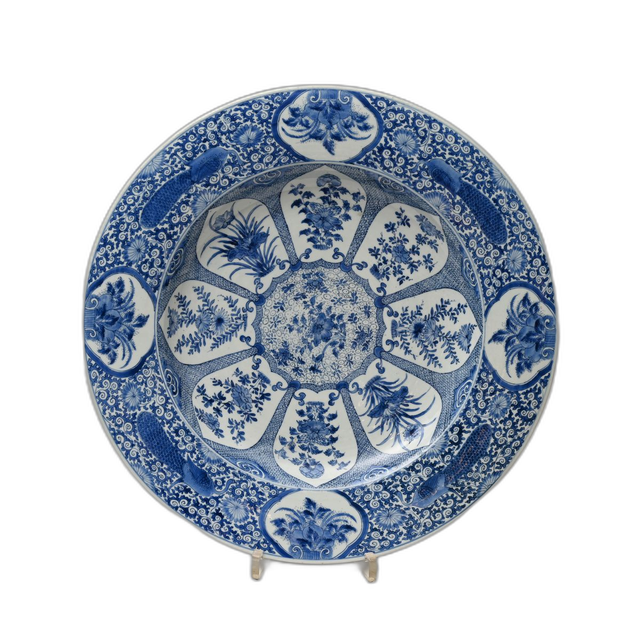 A very large Chinese porcelain dish, diameter 55 cm.