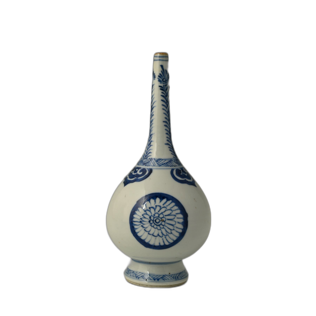 A Chinese porcelain rosewater sprinkler