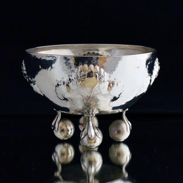 Gehamerde zilveren coupe, Wiener Werkstätte