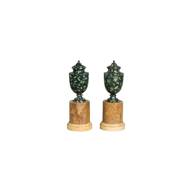 Fine pair of mounted, green porphyry marble urns, circa 1830 - Grand Tour