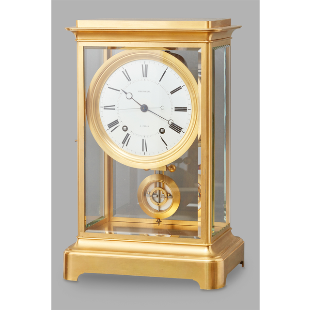 Un grand et impressionnant régulateur de table en verre et en bronze doré de quatre jours. Vers 1860, signé CHATOUREL A PARIS