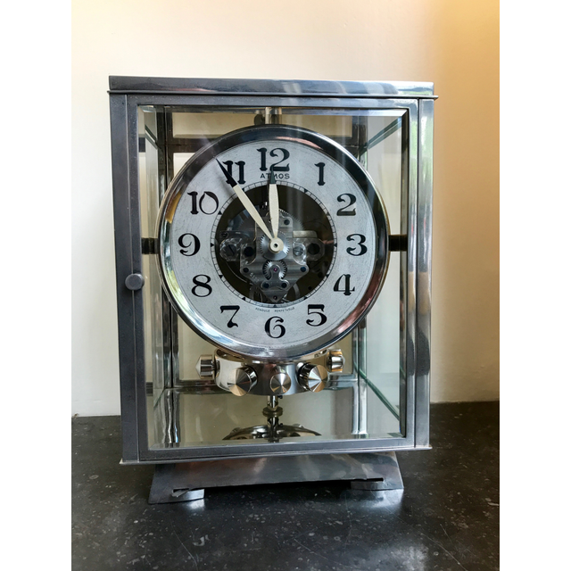 M233 nikkelen artdeco JL Reutter vier glazen Atmos klok, de grote Nikkelen vier glazen kast