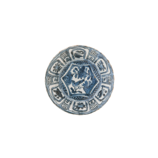 Very Small Kraak Dish with Bird on Rock