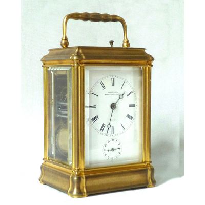 Vergulde gorge case reisklok met wekker en slagwerk, Le Roy et Fils, Paris 1870.