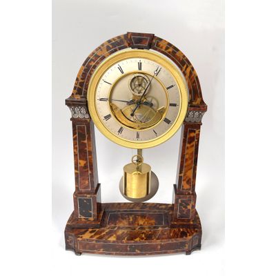 Weense regulateur, 'Mayer & Marenzeller in Wien', no 104, looptijd 1 maand, schildpad kast,  ca 1830-40.