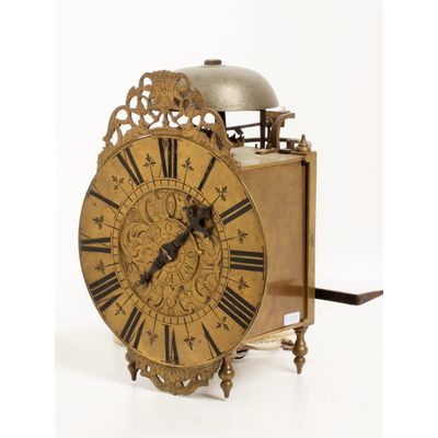 Een fraaie gegraveerde Franse messing lantaarnwekker, circa 1740