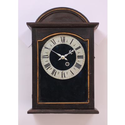 Een Zwitserse provinciale 'Religieuse' wandklok, circa 1680