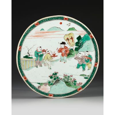 A CHINESE FAMILLE-VERTE CIRCULAR PLAQUE, KANGXI PERIOD (1662-1722)
