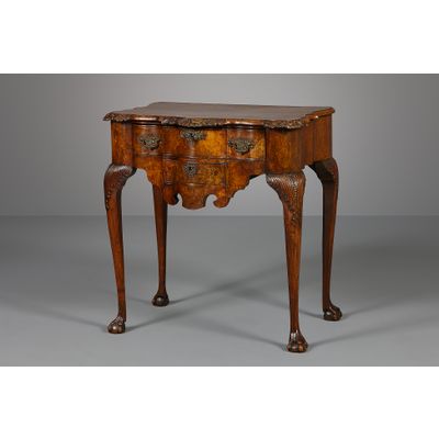 Dutch Louis XV walnut wall table