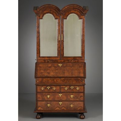 Engels Topbureau met Dubbelgebogen Kaplijst