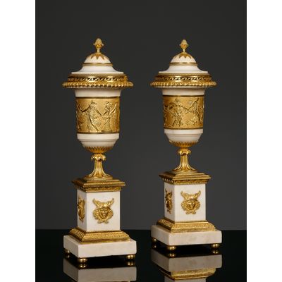 Paar Franse Directoire sierurnen