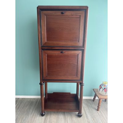 Karel Petrus Cornelis de Bazel, Den Helder 1869-1923 Amsterdam, walnut secretaire à abattant.