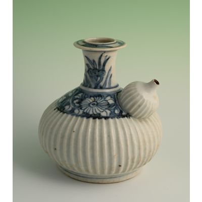 A  Chinese porcelain Kendi
