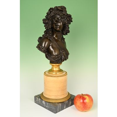 A bronze buste, represents a Bacchante