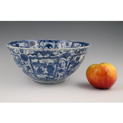 A Chinese porcelain Wanli bowl