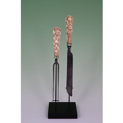 A ivory travel cutlery