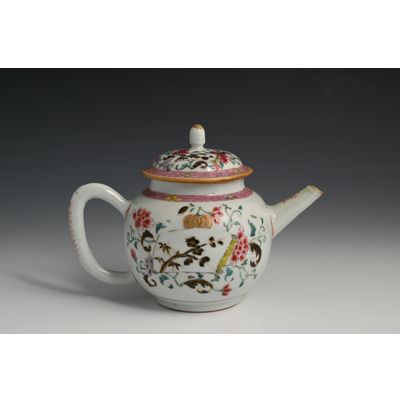 A Chinese famille rose teapot