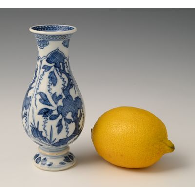 A Chinese porcelain vase