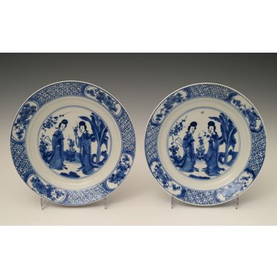 A pair of chinese porcelain dishes