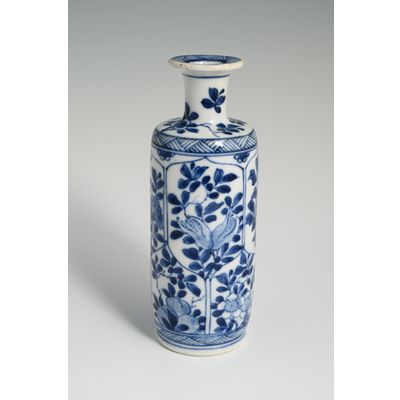 A Chinese porcelain vase