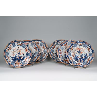 A set of six Chinese Imari dishes