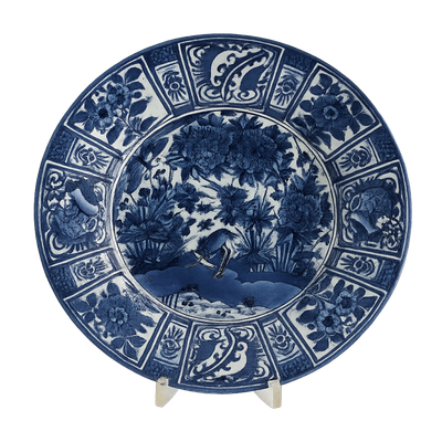 Een grote Japanse Arita schotel