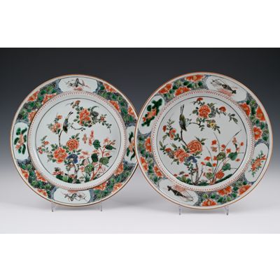 Een paar fraaie  Chinese Famille Verte borden