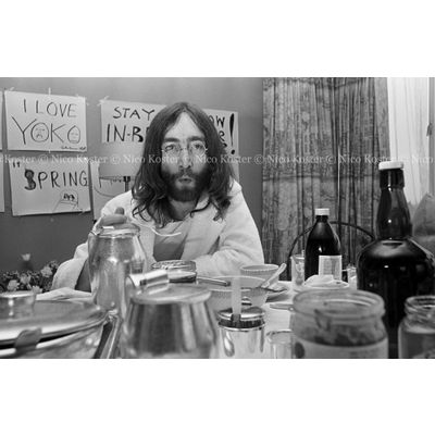 John Lennon & Yoko Ono - Peace - Kamer 902 Hilton # 14