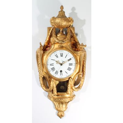 Een goede Franse Lodewijk XVI vuurverguld bronzen cartel klok met centrale seconde, circa 1770.