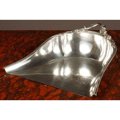 Zilveren blik met een fraai gedecoreerde handgreep, ca 1880