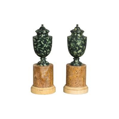 Fine pair of mounted, green porphyry marble urns, circa 1830 - Grand Tour