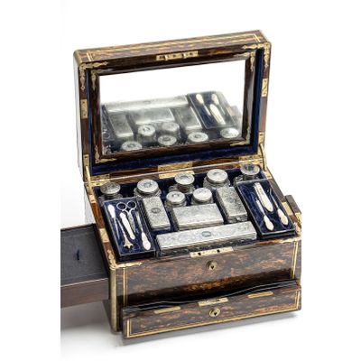 A very nice high-quality Victorian traveling beauty case
