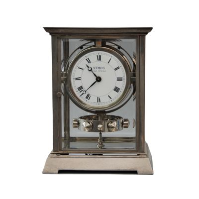 M122 Vernikkelde Art Deco stijl J.L. Reutter 4 zijdig verglaasde Atmos klok, in kleine uitvoering.