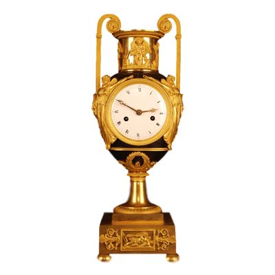 PV04 Vaseshape mantelclock with gilt and patina case