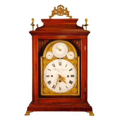 BR11 Tafelklok met eeuwigdurende kalender