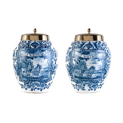 Set van Twee Blauw Witte Delftse Tabakspotten met opschrift 'Het Wiltschut'