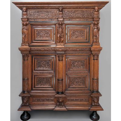 Zeer uitzonderlijke Beeldenkast met de zeven deugden