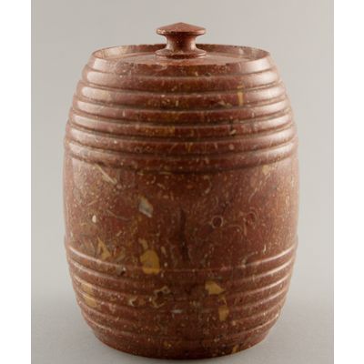 Een Bruin Marmeren Tabakspot met Deksel