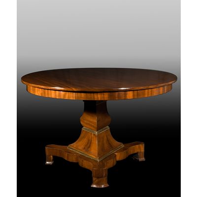 Een Mahoniehouten Ronde Tafel