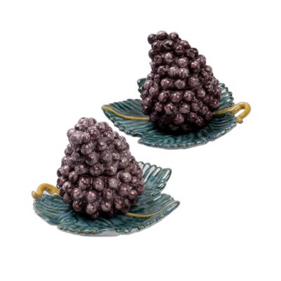 Een Paar Terrines in de Vorm van een Druiventros in Delfts Aardewerk