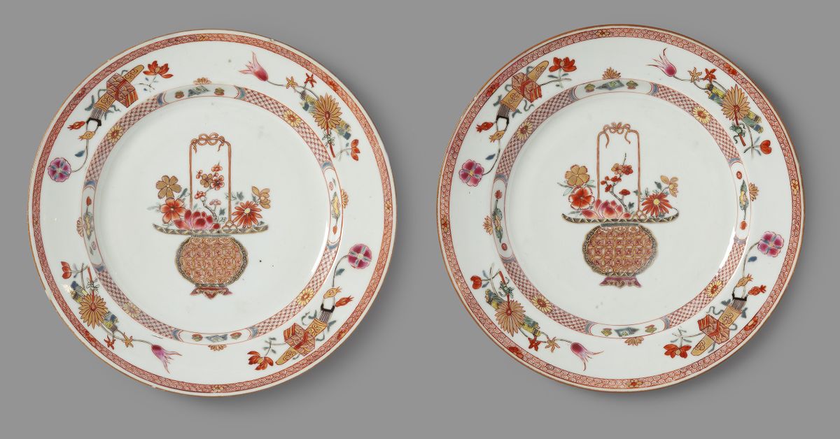 Pair of Famille-rose “Flower Basket” plates