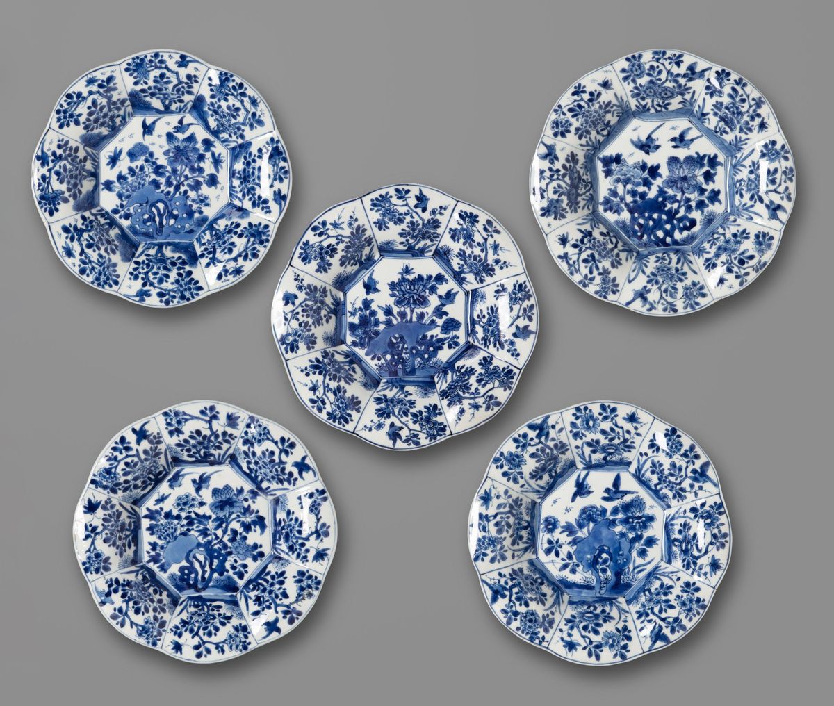 Set of five chinese blue and white lobed plates with floral design - image 1