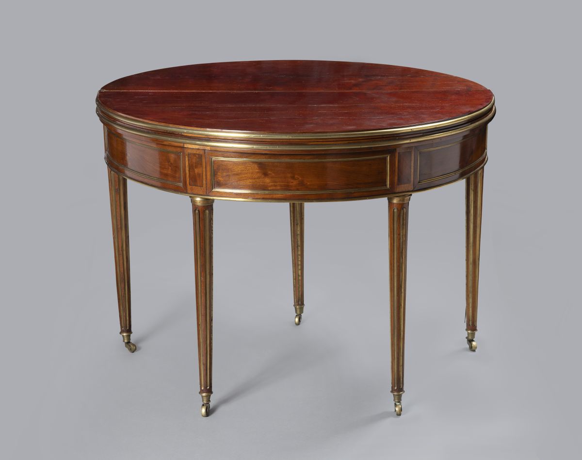 Louis Seize gaming table has a rotating top - image 1