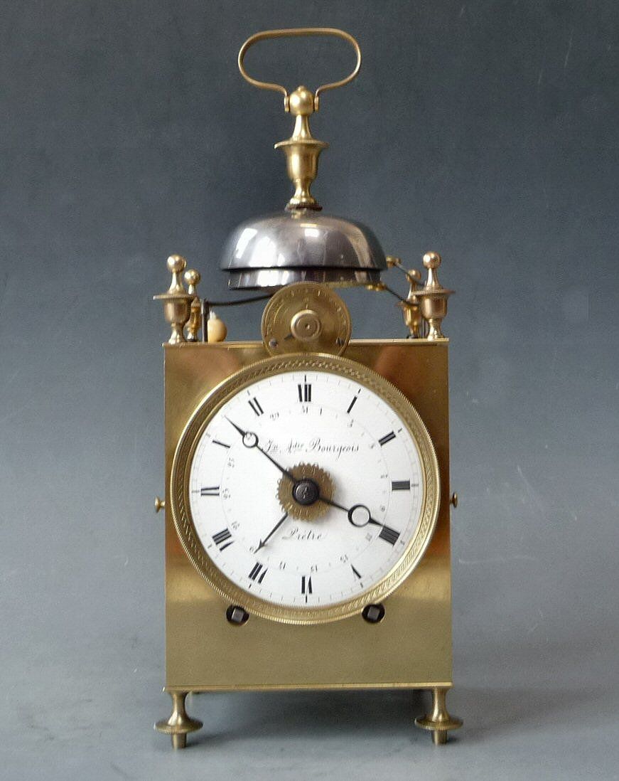 Franse Capucine klok met datum aanwijzing, kwartierslag op twee bellen, c. 1820. - afbeelding 1