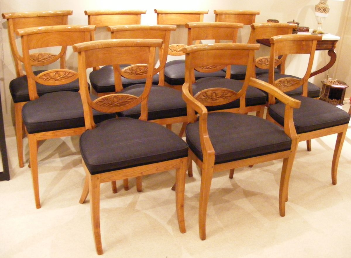 Grote set van 12 iepenhouten Empire eetkamerstoelen - afbeelding 1